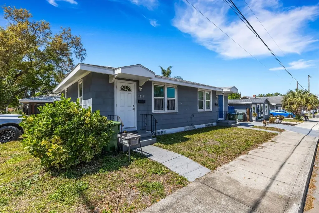 1608, 1610, 1612 11th Street W Bradenton FL 34205