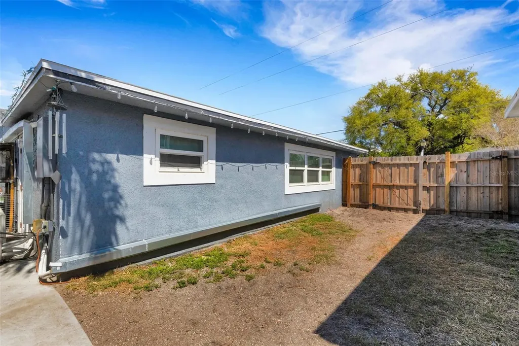 1608, 1610, 1612 11th Street W Bradenton FL 34205