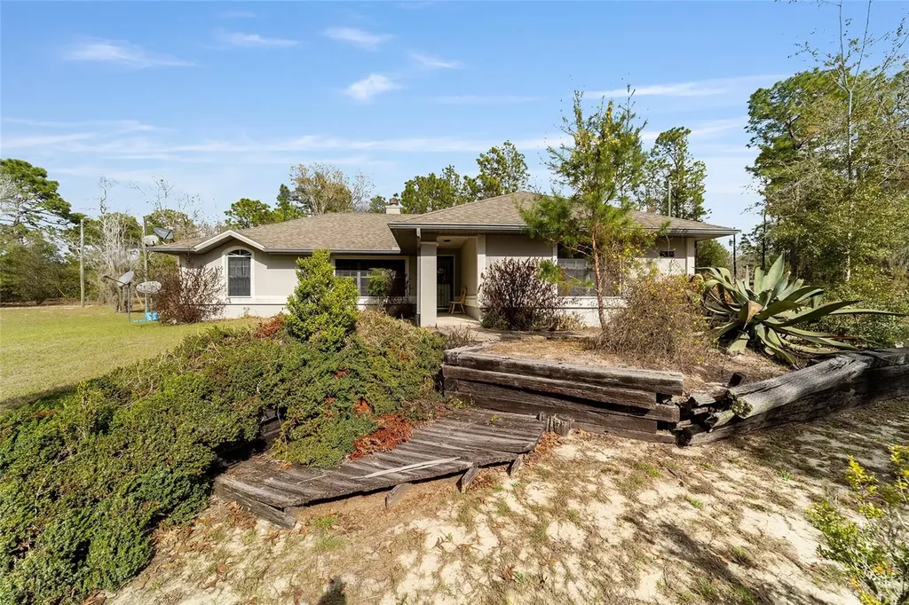 102 Whirlwind Way Hawthorne FL 32640