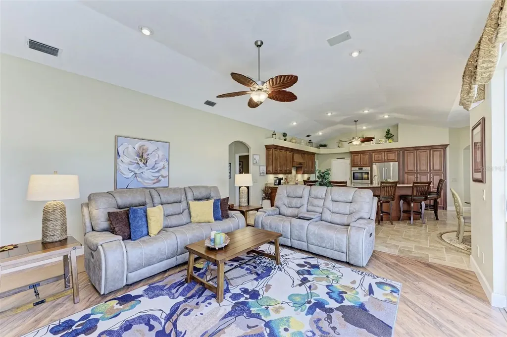 8315 Eagle Crossing Sarasota FL 34241