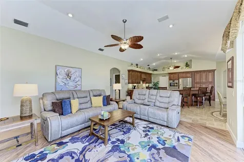 8315 Eagle Crossing Sarasota FL 34241