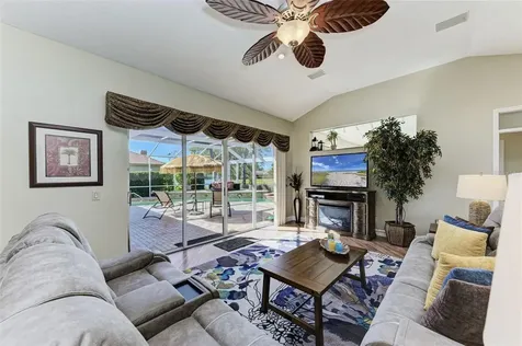 8315 Eagle Crossing Sarasota FL 34241