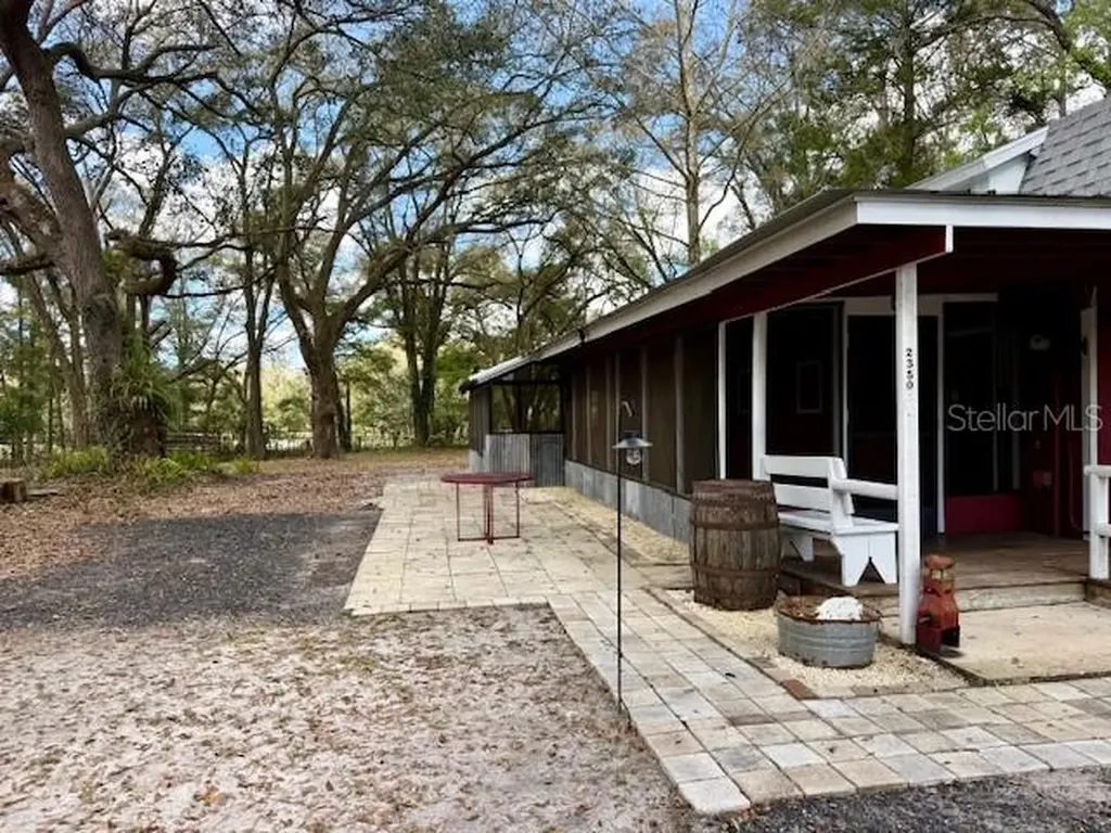2350 SE 41 Highway Morriston FL 32668