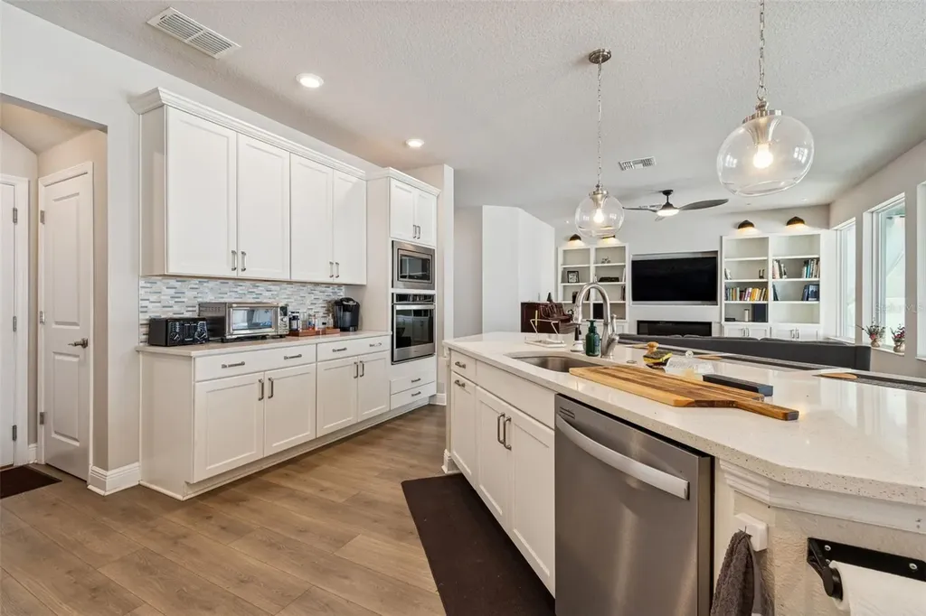 2407 W Carmen Street Tampa FL 33609