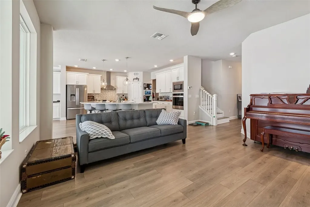 2407 W Carmen Street Tampa FL 33609