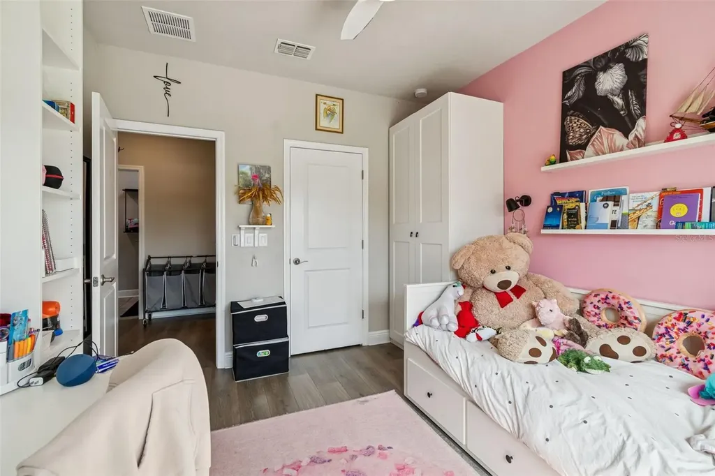 2407 W Carmen Street Tampa FL 33609