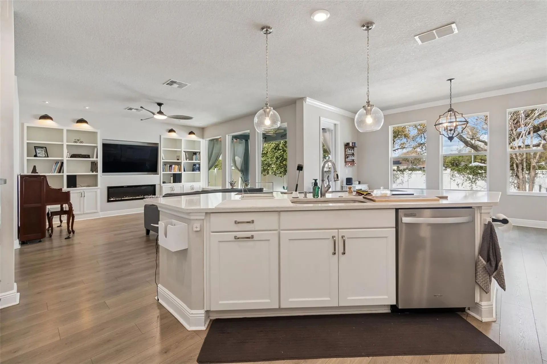 2407 W Carmen Street Tampa FL 33609
