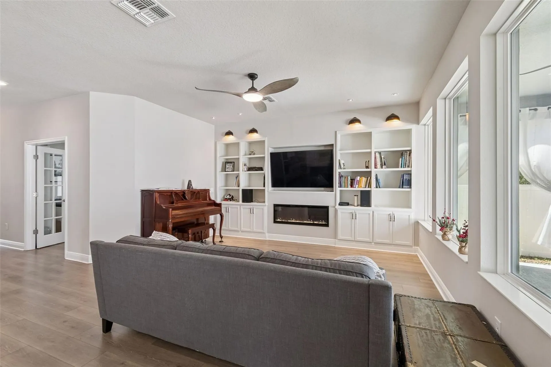 2407 W Carmen Street Tampa FL 33609