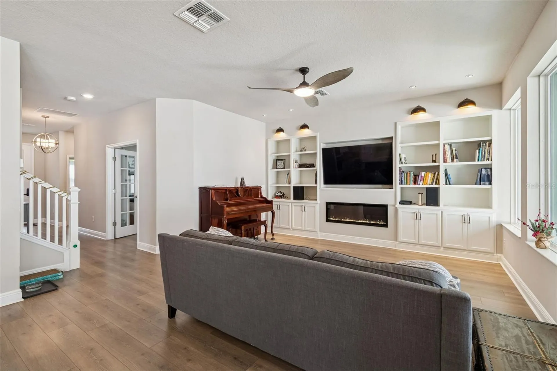 2407 W Carmen Street Tampa FL 33609