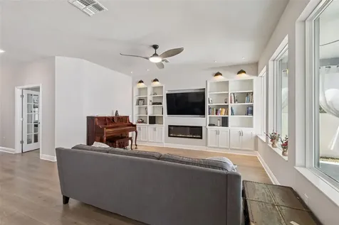 2407 W Carmen Street Tampa FL 33609