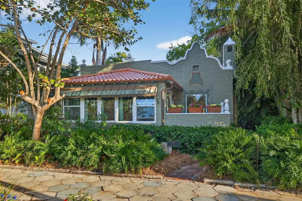 745 16th Avenue NE St Petersburg FL 33704