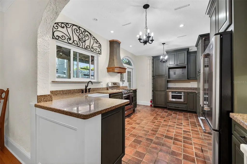 745 16th Avenue NE St Petersburg FL 33704