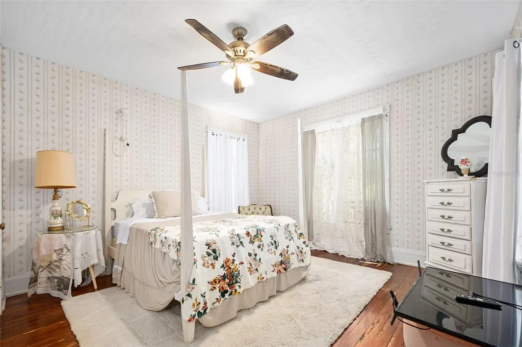 228 W Howry Avenue Deland FL 32720