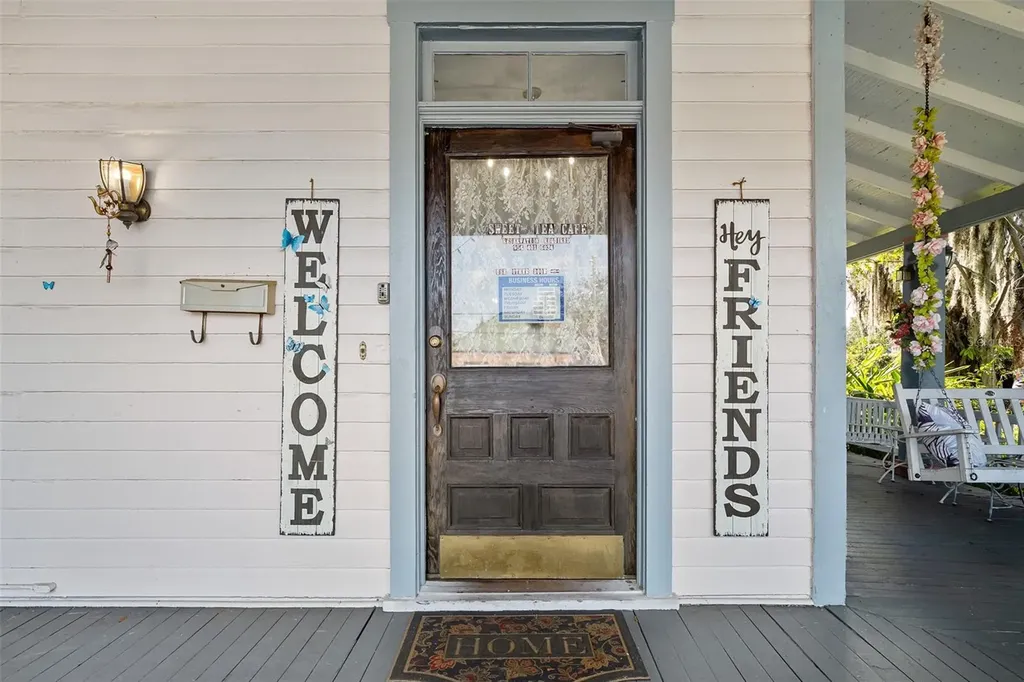 228 W Howry Avenue Deland FL 32720
