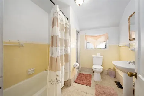 228 W Howry Avenue Deland FL 32720