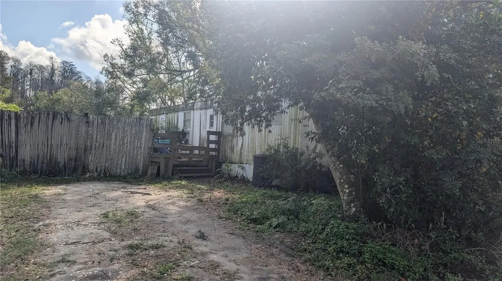 1960 Andrews Loop Lutz FL 33558
