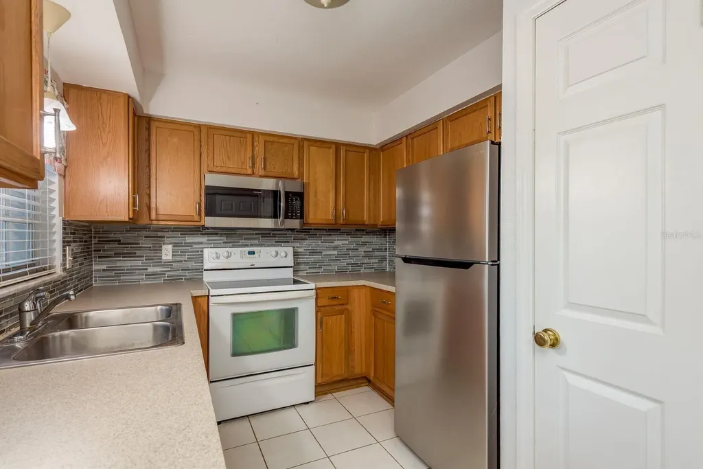 37236 Embassy Park Lane Dade City FL 33525