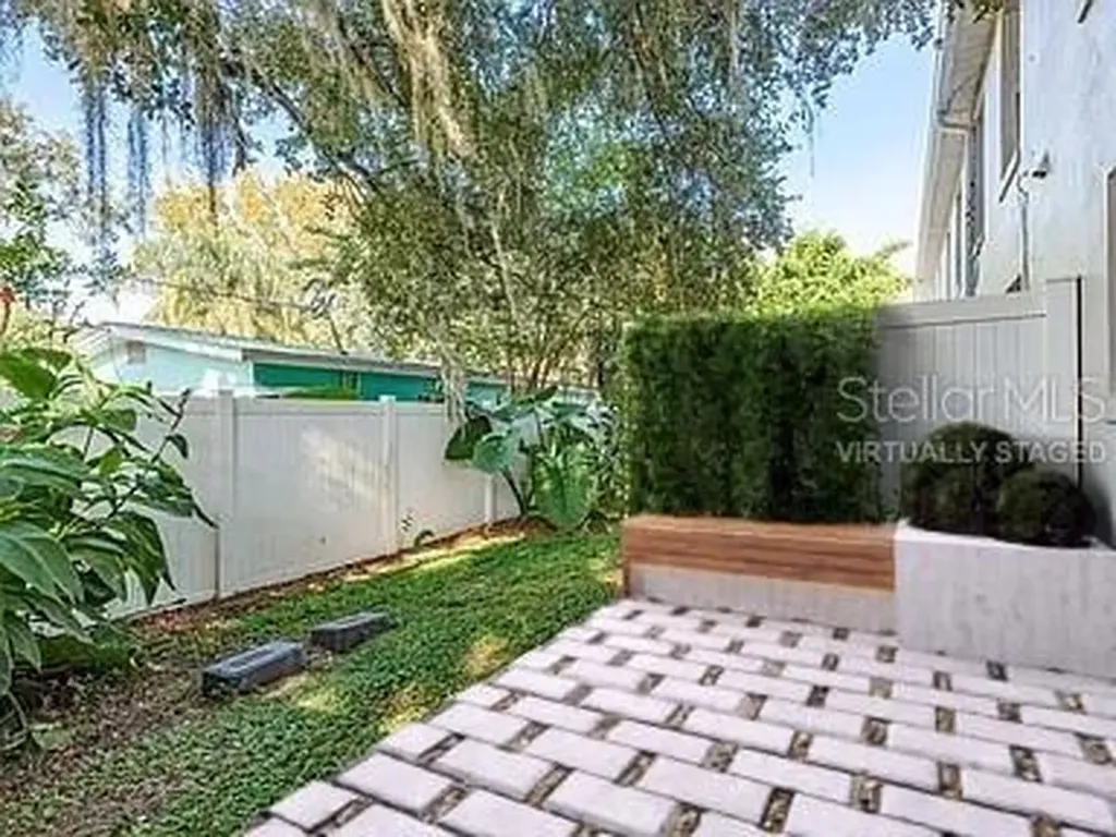 37236 Embassy Park Lane Dade City FL 33525
