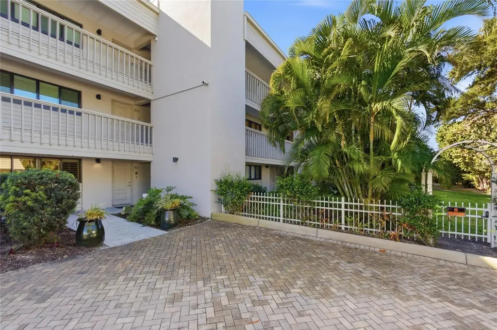5757 Gulf Of Mexico Drive Longboat Key FL 34228