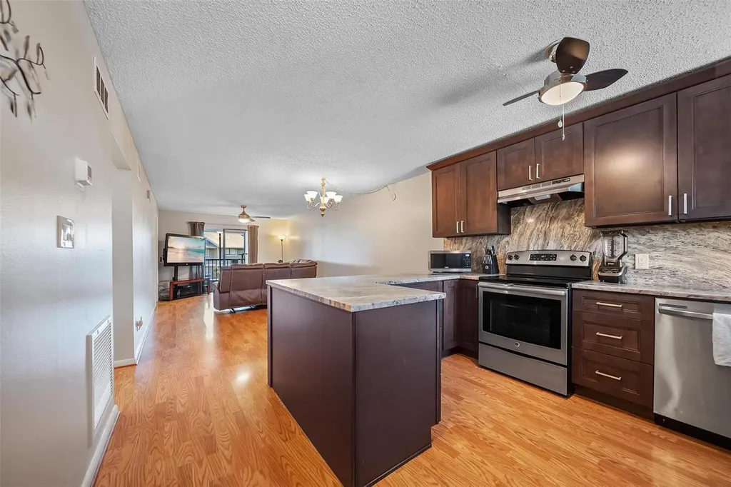 6033 34th Street W Bradenton FL 34210