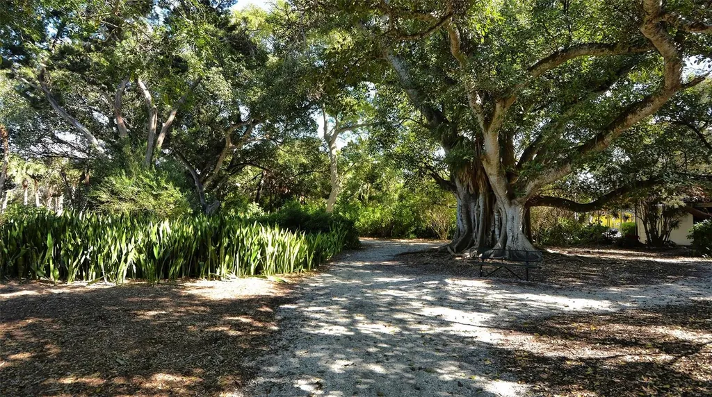729 Saint Judes Drive S Longboat Key FL 34228