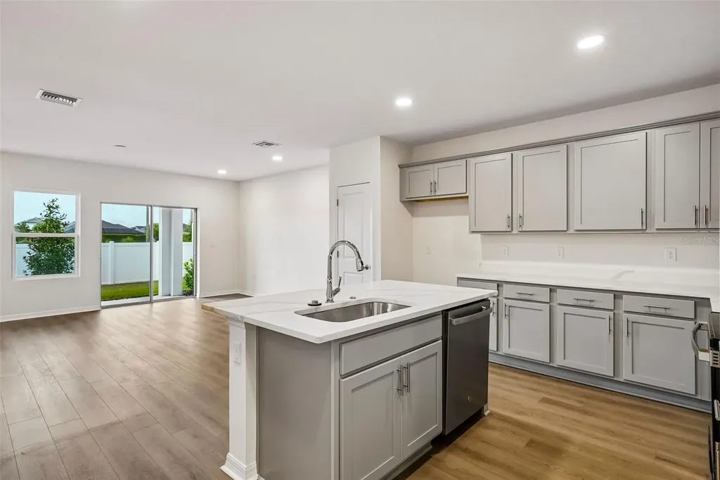 6860 Holcombe Down Drive Zephyrhills FL 33541