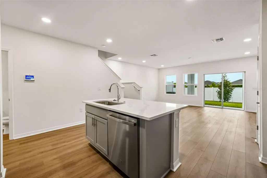 6860 Holcombe Down Drive Zephyrhills FL 33541