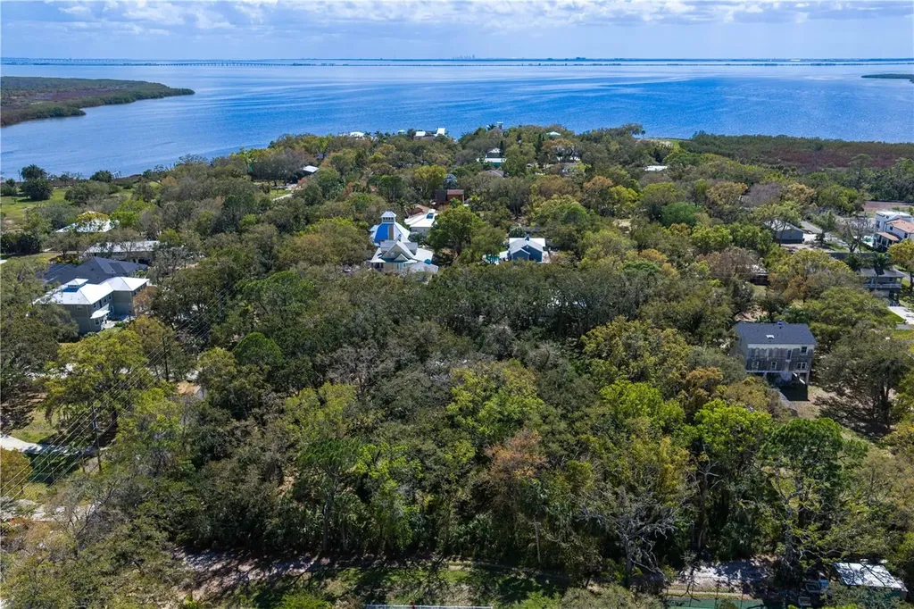 8004 Bay Drive Tampa FL 33635