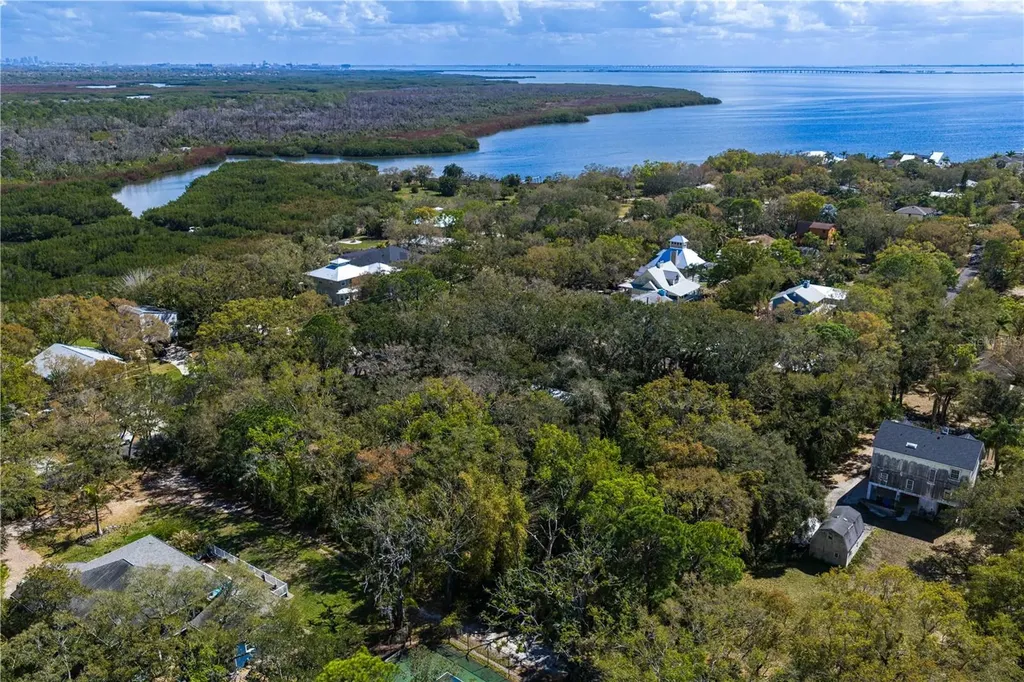 8004 Bay Drive Tampa FL 33635