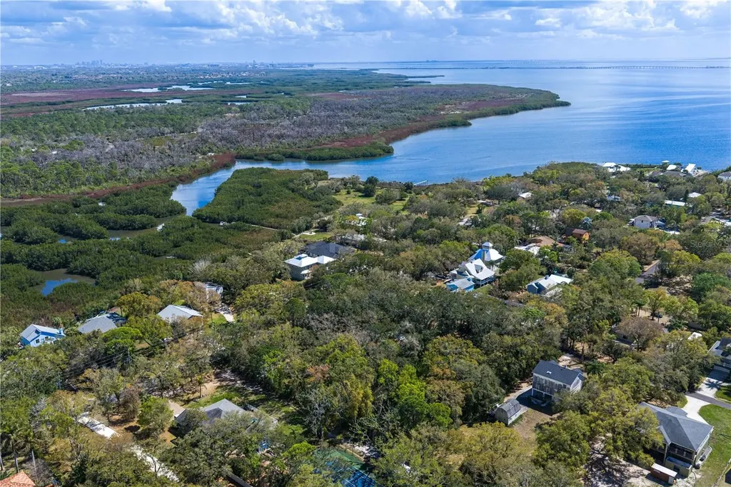 8004 Bay Drive Tampa FL 33635