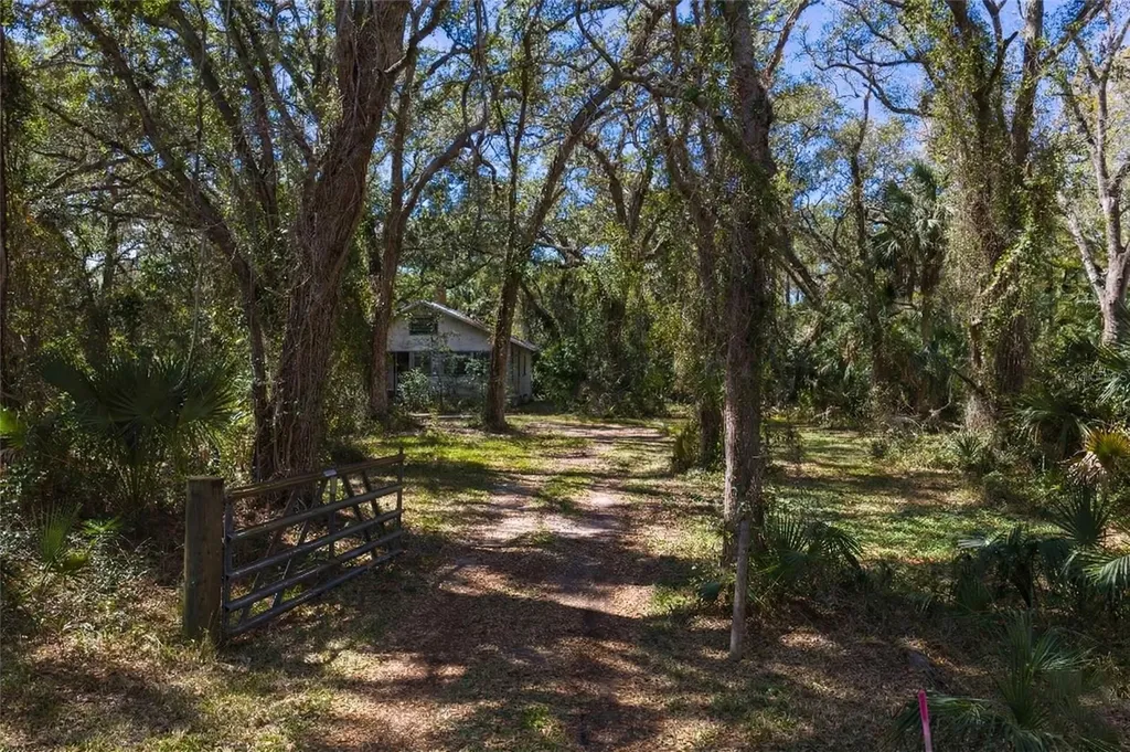 8004 Bay Drive Tampa FL 33635