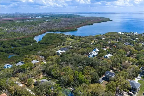 8004 Bay Drive Tampa FL 33635