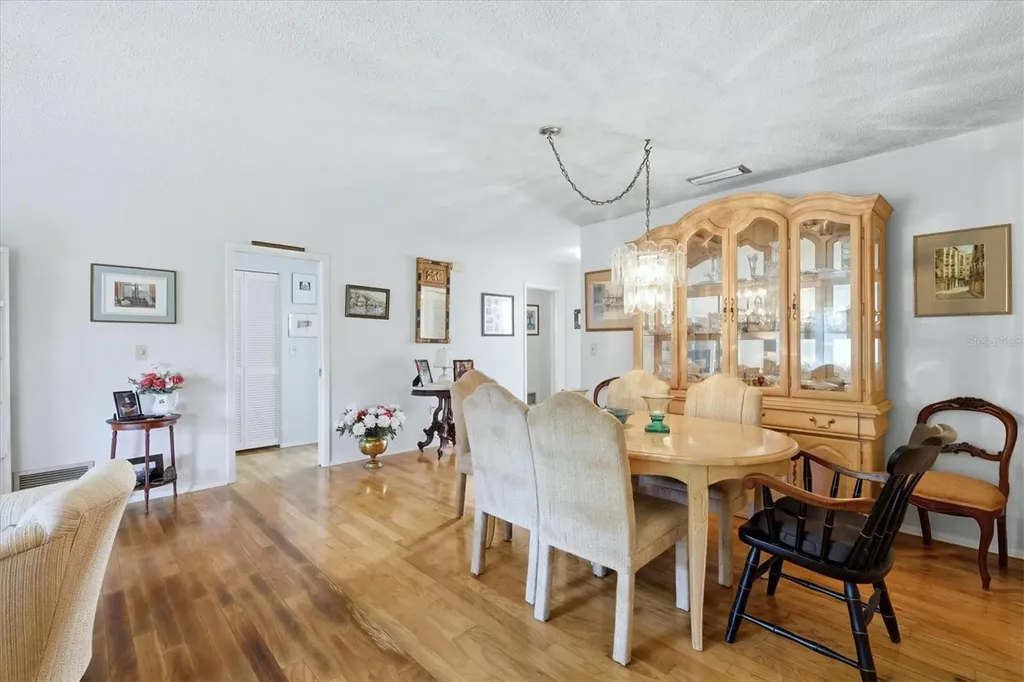 4140 Oakhurst Circle W Sarasota FL 34233