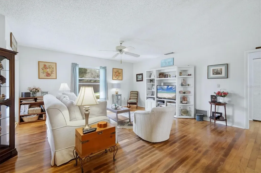 4140 Oakhurst Circle W Sarasota FL 34233