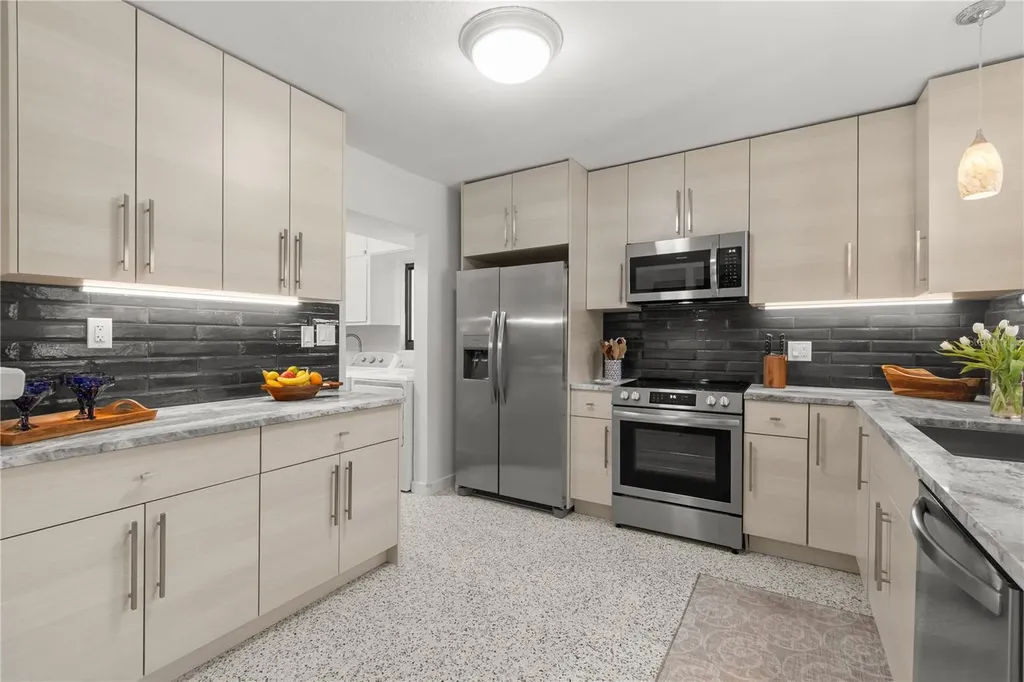 157 Garden Lane Sarasota FL 34242