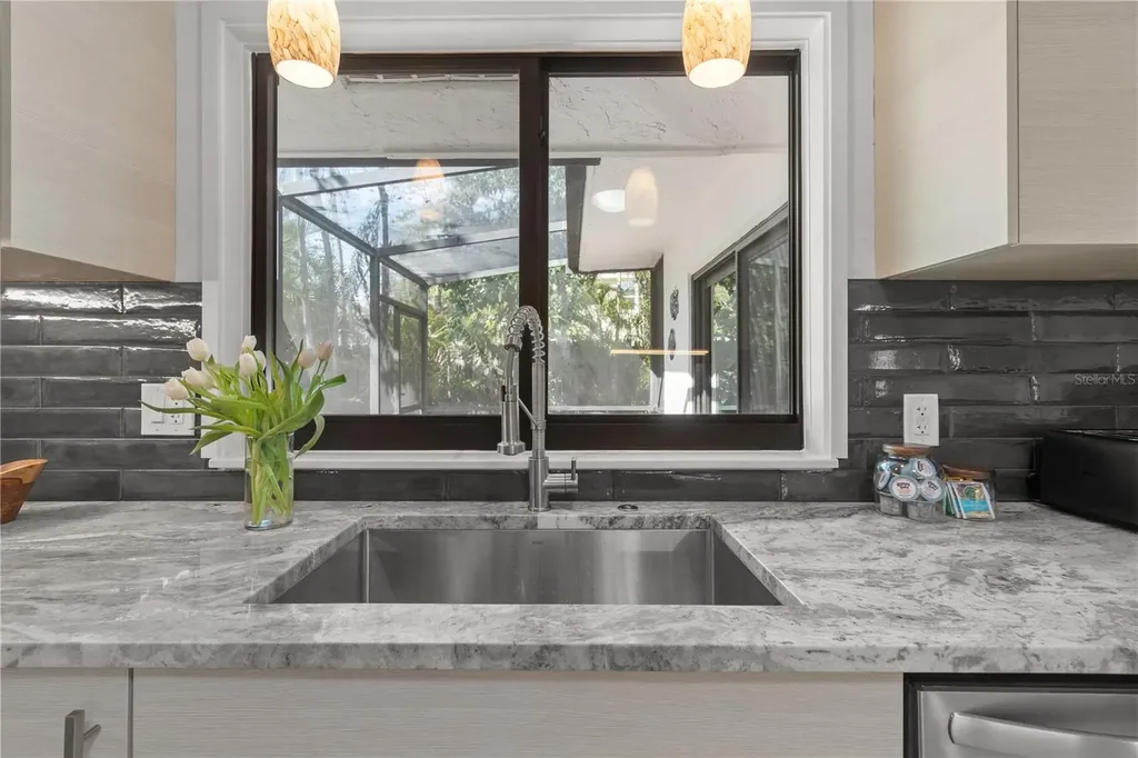 157 Garden Lane Sarasota FL 34242