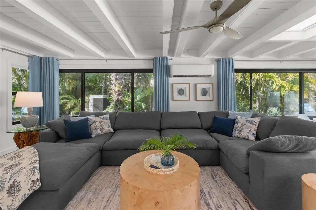 157 Garden Lane Sarasota FL 34242