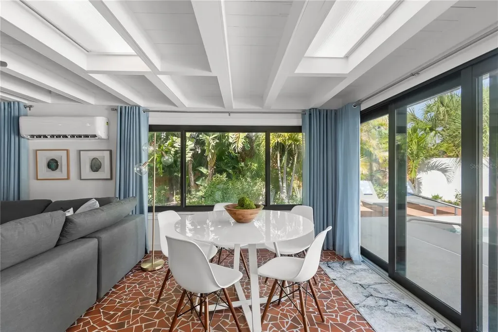 157 Garden Lane Sarasota FL 34242