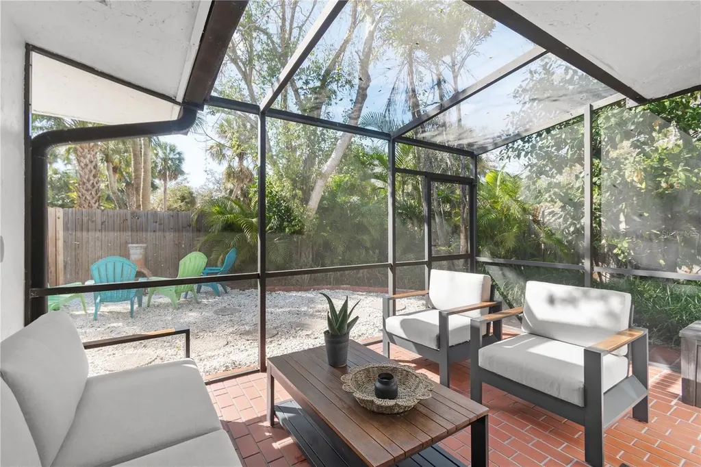 157 Garden Lane Sarasota FL 34242