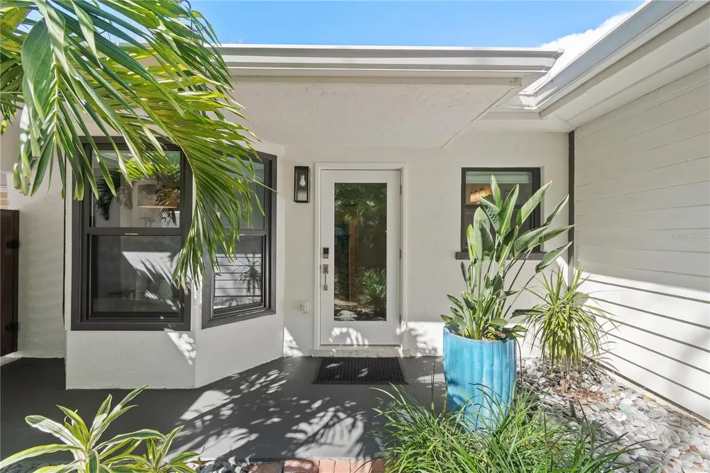 157 Garden Lane Sarasota FL 34242