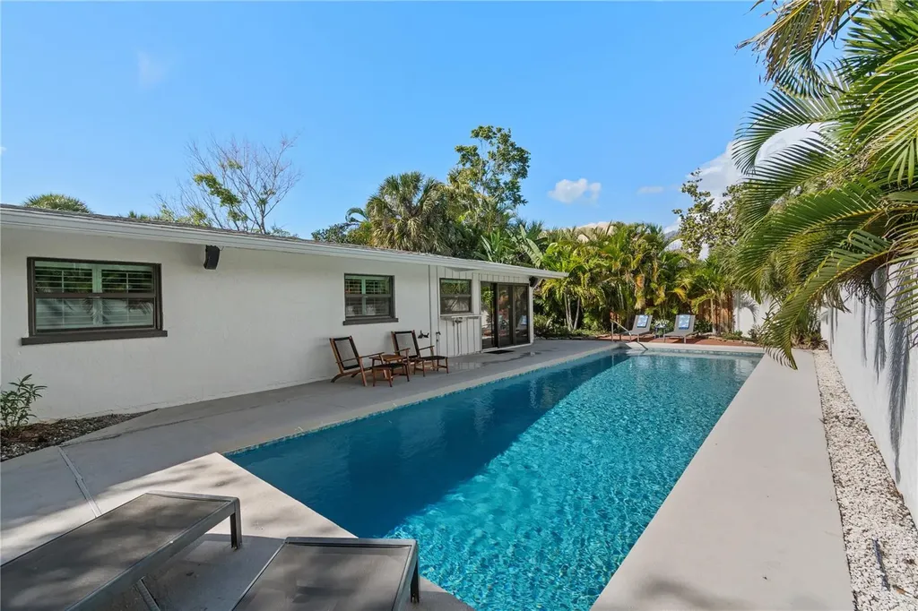 157 Garden Lane Sarasota FL 34242