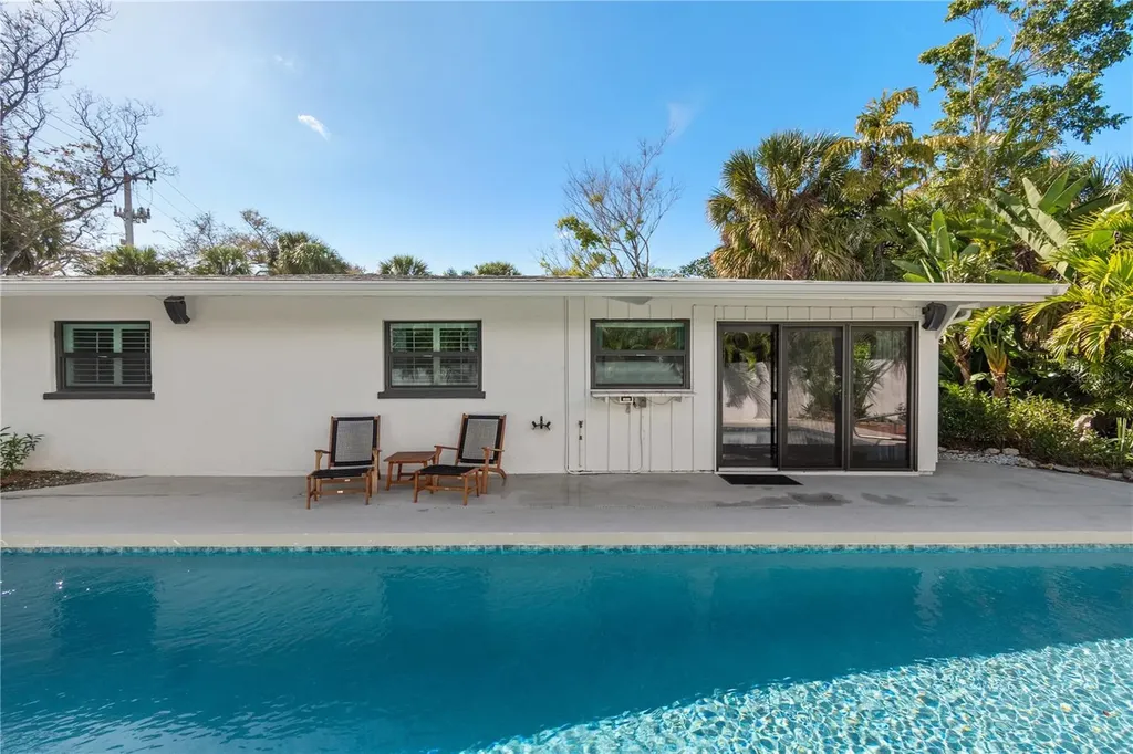 157 Garden Lane Sarasota FL 34242