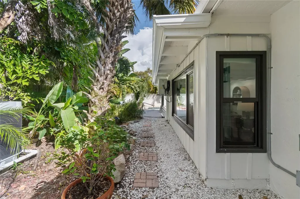 157 Garden Lane Sarasota FL 34242