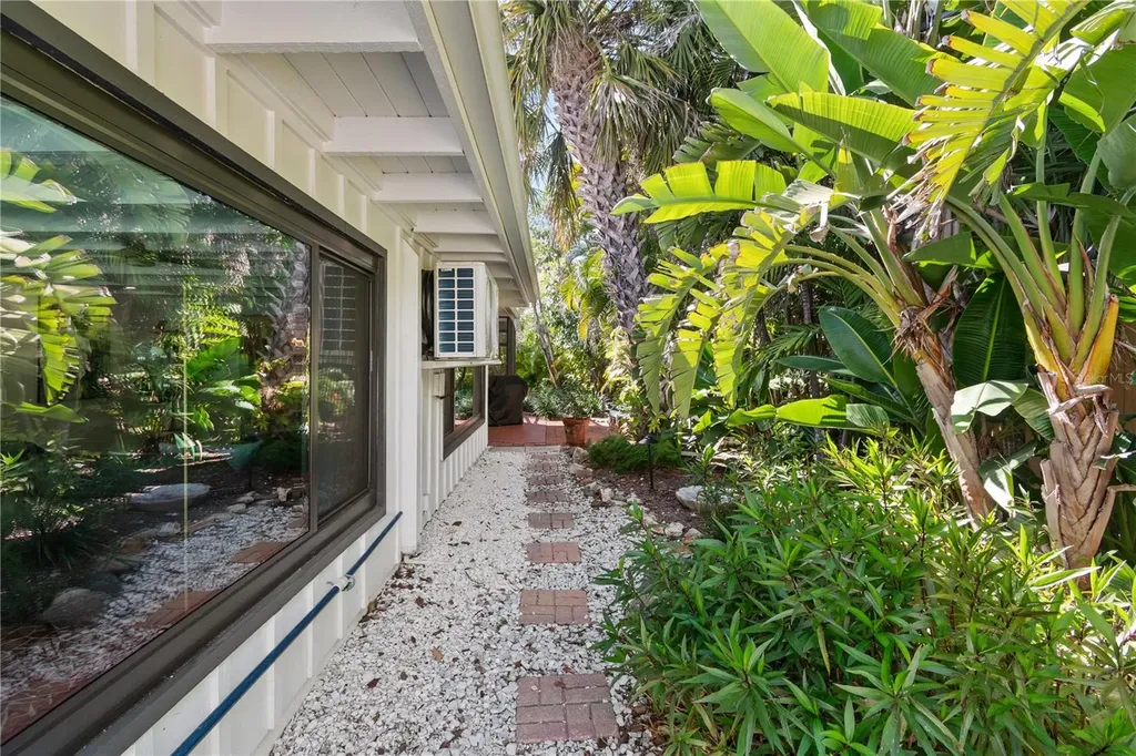 157 Garden Lane Sarasota FL 34242
