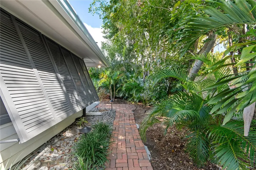 157 Garden Lane Sarasota FL 34242