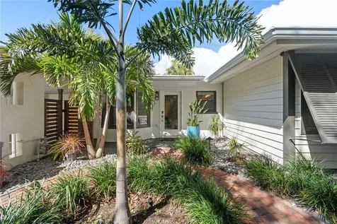 157 Garden Lane Sarasota FL 34242