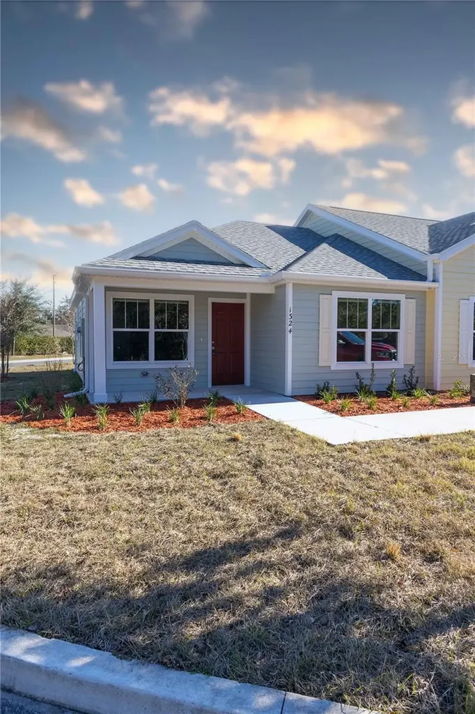 1324 Cottage Circle Tavares FL 32778