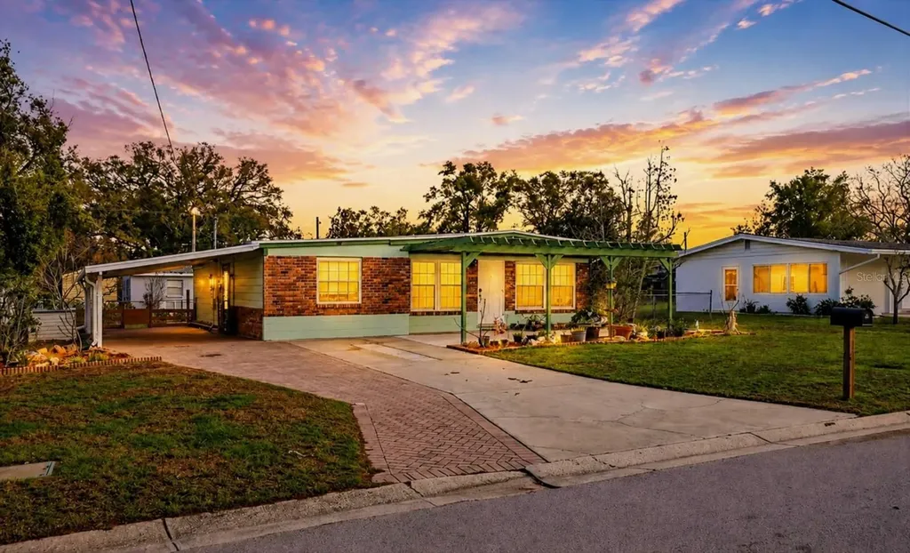 713 W 116th Avenue Tampa FL 33612