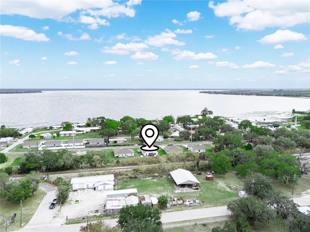 266 S Lake Avenue Frostproof FL 33843