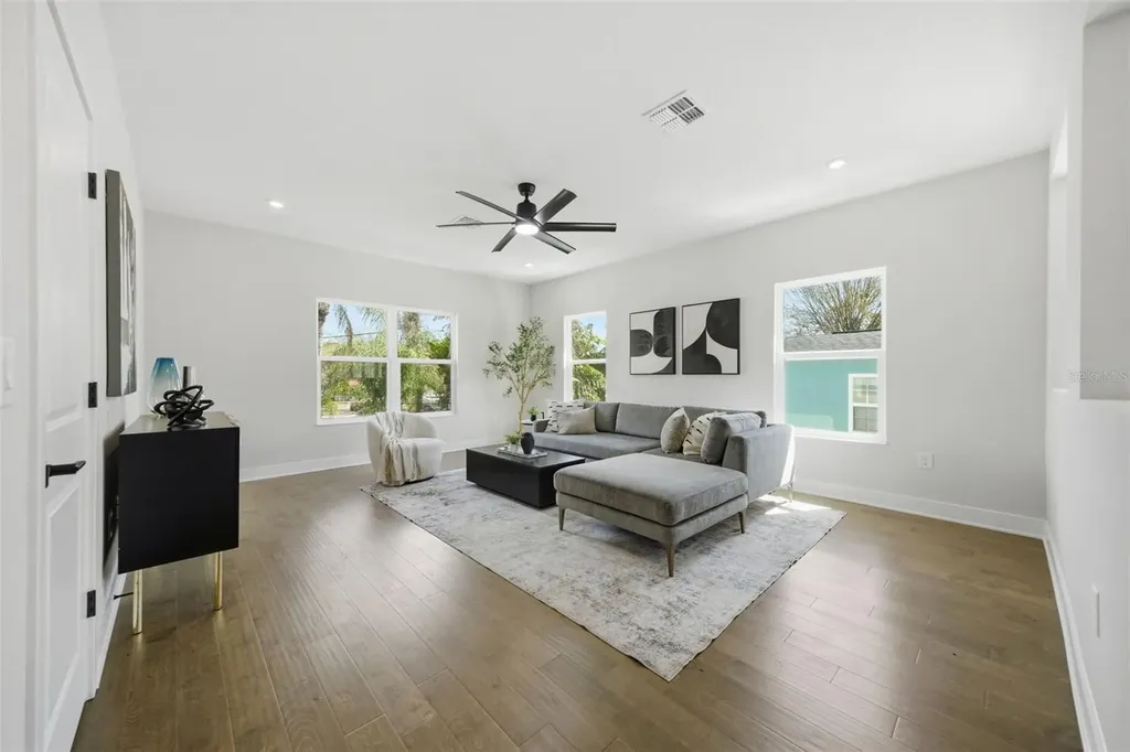 3608 E Tampa Circle Tampa FL 33629